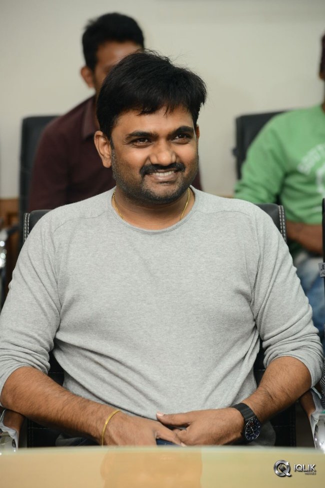 London-Babulu-Movie-Team-at-KBN-College-Vijayawada